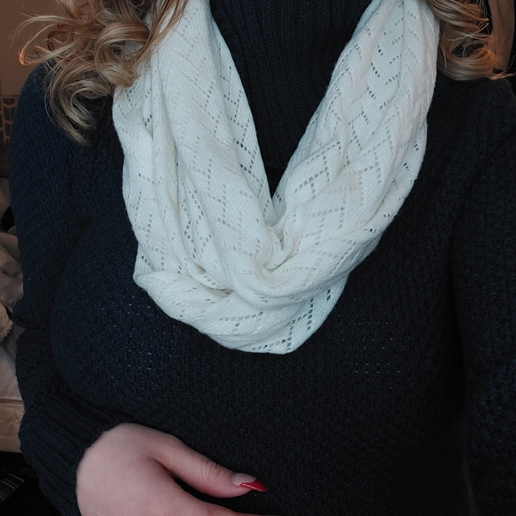 White infinity scarf - Picture 1 of 2